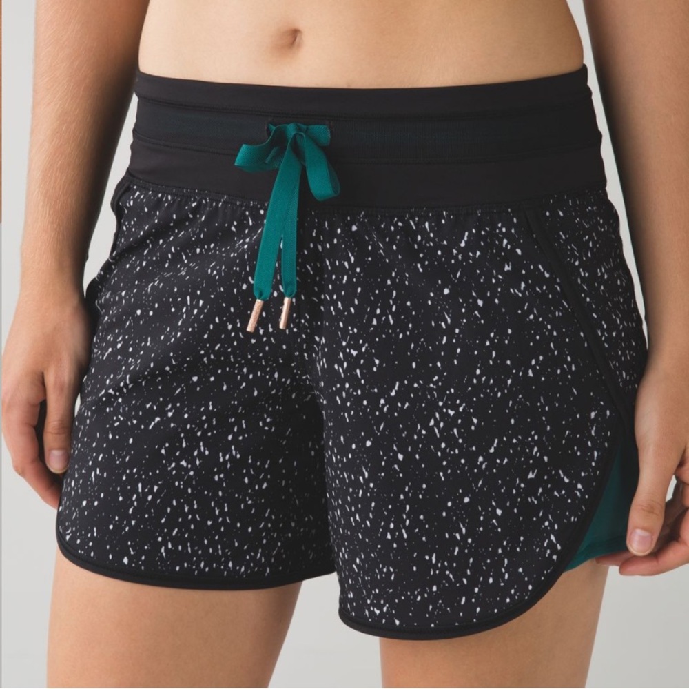 lululemon athletica Kanto Catch Me Short-Butterfly Texture Forage Teal Size 8